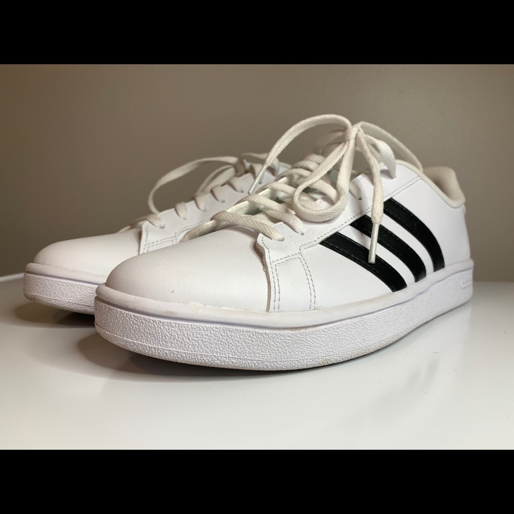 Size 10 Adidas sneakers